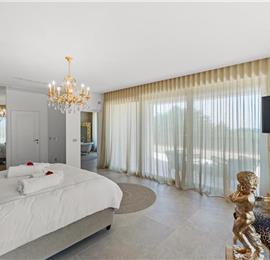 4 bedroom villa with indoor and outdoor pools in Galižana, Istria, sleeps up to 8